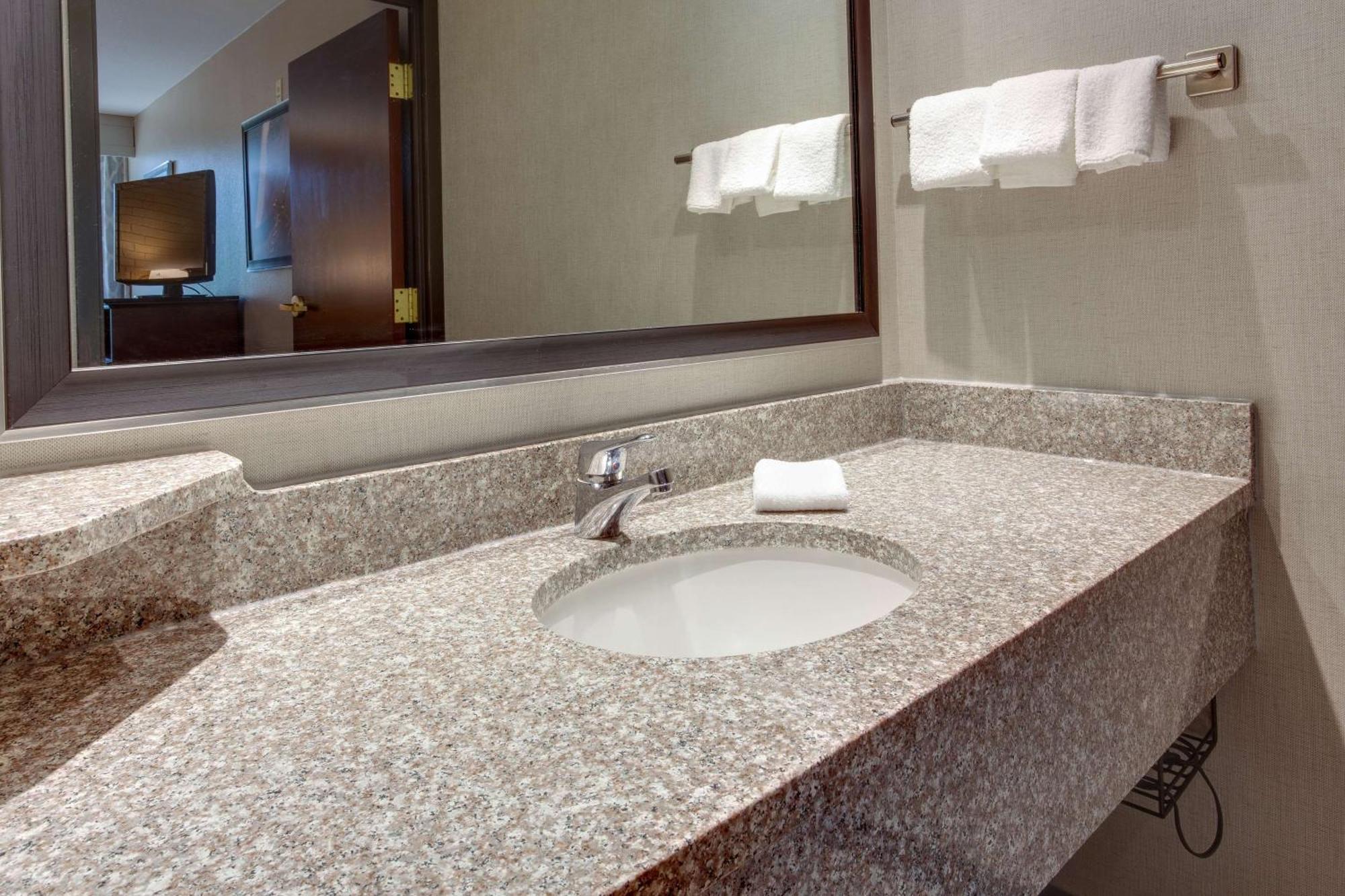 Drury Inn & Suites Louisville East Exteriér fotografie
